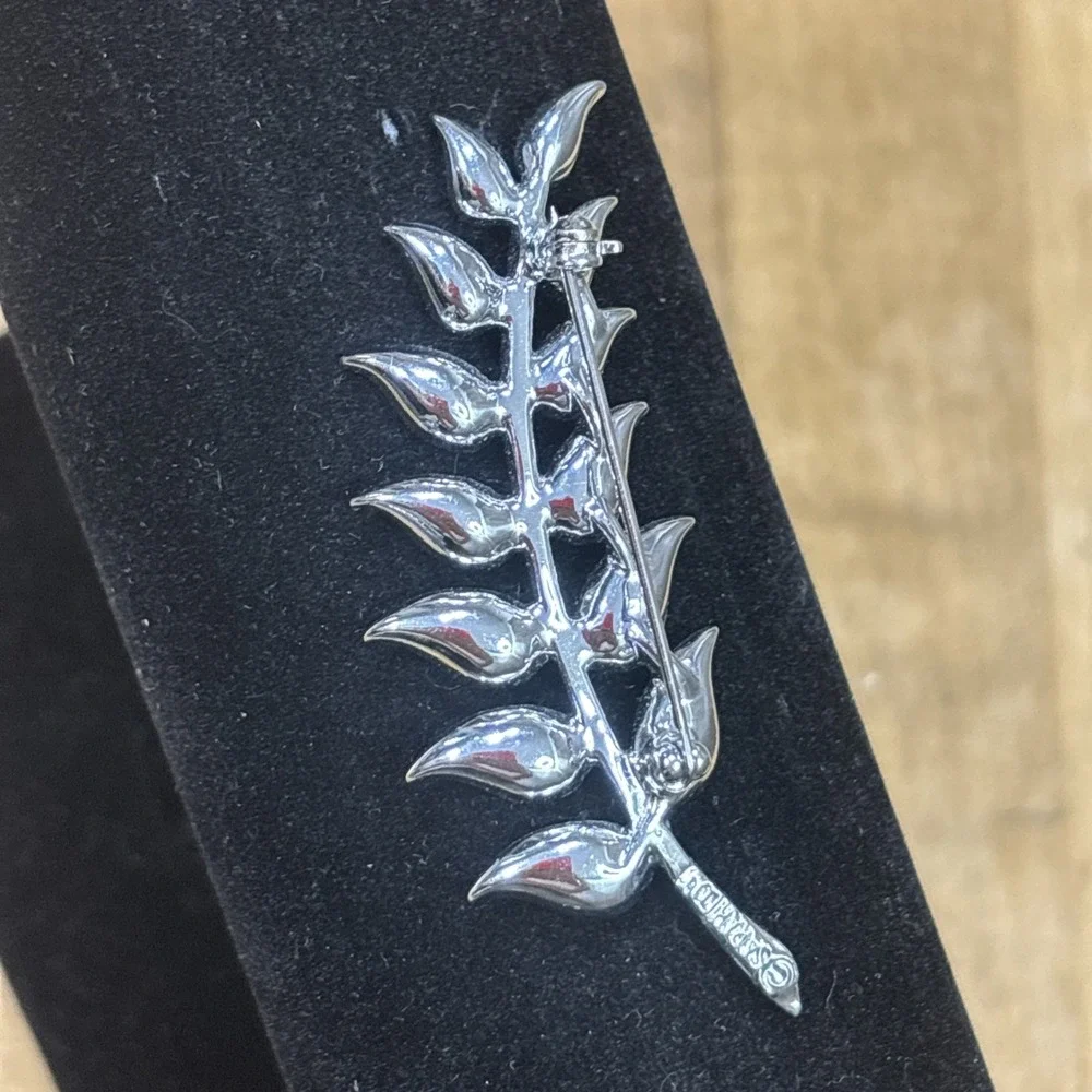 Vintage 1967 Sarah Coventry Crystal Fern Brooch Silver Tone Rhinestone Leaf